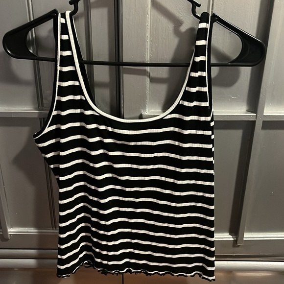 Liz and Sara B/W stripped stretch tank top SZ: XL - Picture 2 of 3